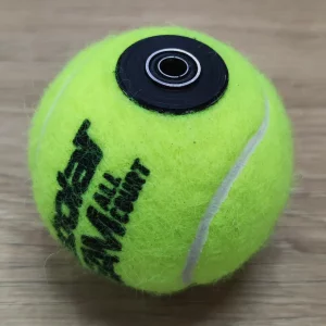 Тенісний м'яч з втулкою для тенісних тренажерів