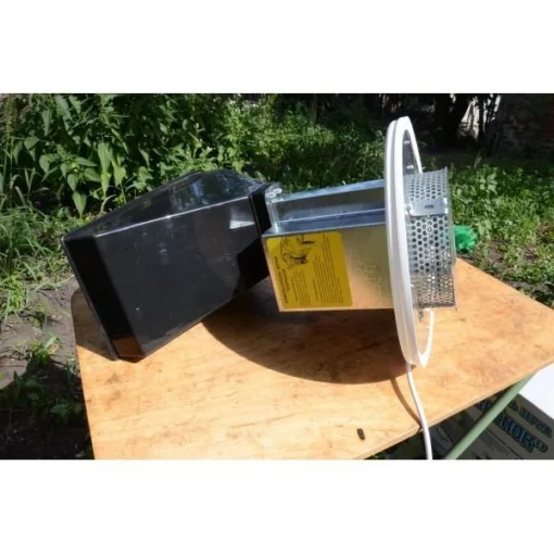 Зернодробарка електрична Зубрьонок з бочкою 22 літри 350 кг/годину