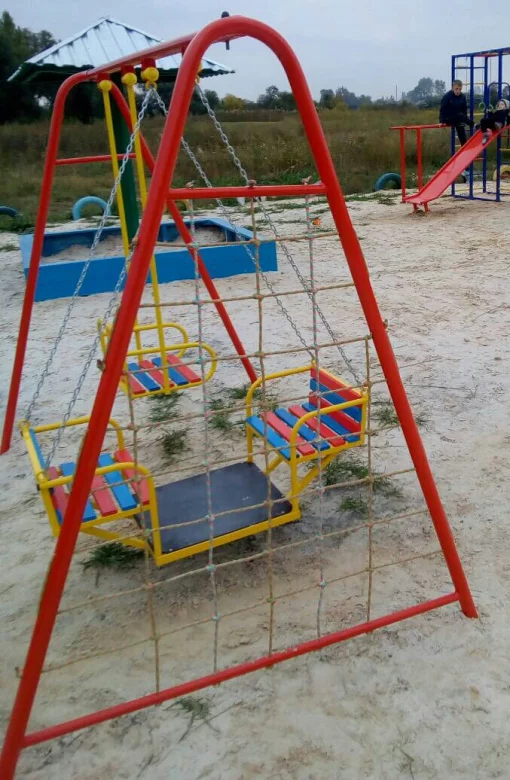 Дитячі тримісні гойдалки