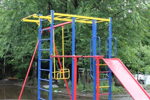Дитячий ігровий комплекс для вулиці з гіркою та гойдалками