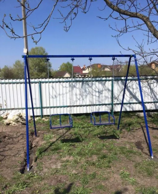 Двомісні гойдалки на ланцюгах для всієї сім'ї.