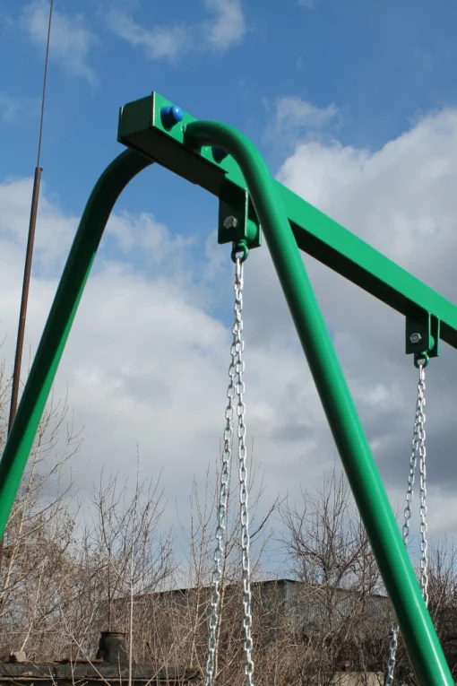 Двомісні гойдалки на ланцюгах для всієї сім'ї.