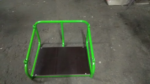 Двомісні гойдалки на ланцюгах для всієї сім'ї.