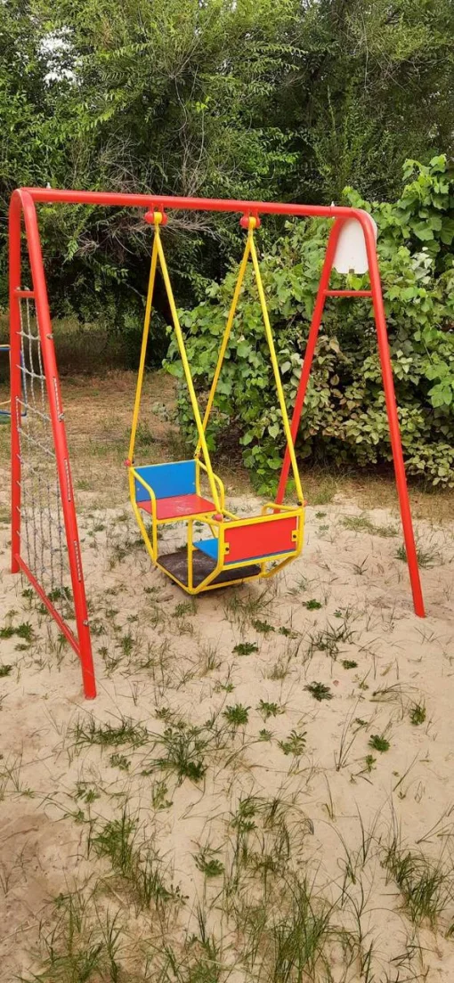 Дитячі гойдалки "човник" на жорсткій підвісці.