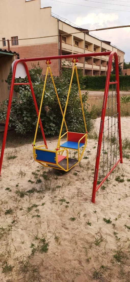 Дитячі гойдалки "човник" на жорсткій підвісці.