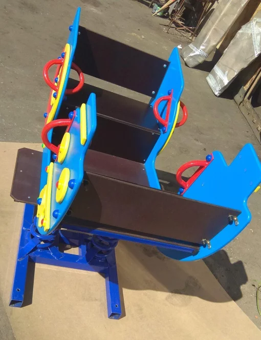 Гойдалка на пружинах Катер